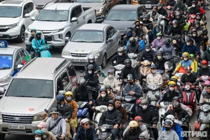 Massive Traffic Congestion as Thousands Return to Hanoi After Holiday Break - image 12