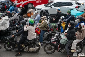 Massive Traffic Congestion as Thousands Return to Hanoi After Holiday Break - image 8
