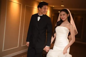 Doan Van Hau and Wife Doan Hai My Enjoy V-League Break - image 5