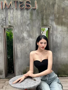Vietnamese Beauty Queen Returns Crown to Pursue Academic Dreams - image 5