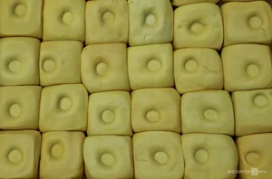 Crowds Gather at Ancient Chinese Pagoda for Famous Golden Tofu - image 1