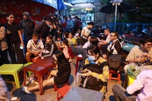 Crowds Gather at Ancient Chinese Pagoda for Famous Golden Tofu - image 8