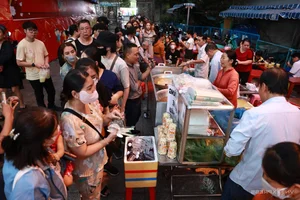 Crowds Gather at Ancient Chinese Pagoda for Famous Golden Tofu - image 3