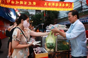 Crowds Gather at Ancient Chinese Pagoda for Famous Golden Tofu - image 9
