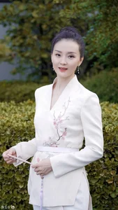 My Fair Princess Actress at 49: Livestream Reveals Natural Aging - image 2