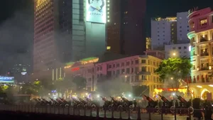 Joint Military Parade Rehearsal on Historic Le Duan Street - image 4