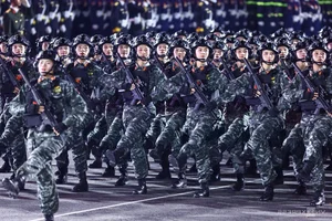 Joint Military Parade Rehearsal on Historic Le Duan Street - image 5