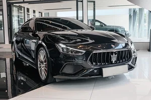 Maserati Ghibli Value Drop: Rare Luxury Sedan in Vietnam Loses 5 Billion VND in Five Years - image 4