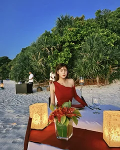 Natsuki Abe: The Rising Japanese Fashion Icon Captivating Global Audiences - image 12