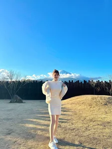 Natsuki Abe: The Rising Japanese Fashion Icon Captivating Global Audiences - image 9