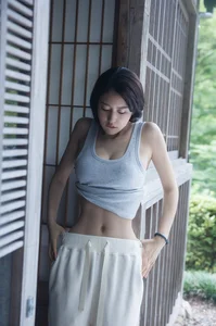 Natsuki Abe: The Rising Japanese Fashion Icon Captivating Global Audiences - image 7