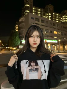 Natsuki Abe: The Rising Japanese Fashion Icon Captivating Global Audiences - image 27