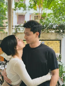 Romantic Chemistry: Yen My and Thanh Son Spark Interest in the New Film Countdown with Stunning Visuals and Emotional On-Screen Moments - image 6