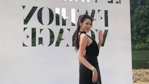 Vietnamese Celebrities Flaunt High Fashion at Le Thanh Hoa's Runway Show - image 7