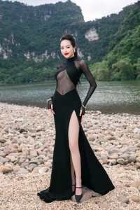 Vietnamese Celebrities Flaunt High Fashion at Le Thanh Hoa's Runway Show - image 5