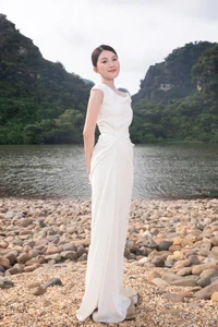 Vietnamese Celebrities Flaunt High Fashion at Le Thanh Hoa's Runway Show - image 10