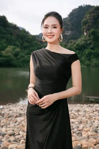 Vietnamese Celebrities Flaunt High Fashion at Le Thanh Hoa's Runway Show - image 8