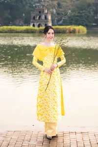 Miss Duong Tra Giang Shares Traditional Tet Cooking Moments with Her Mother - image 5