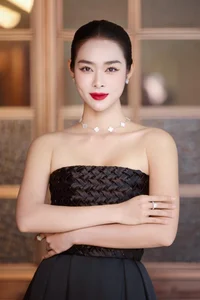 Vietnamese Star News: Actor Dinh Tu Proposes to Ngoc Huyen - image 3