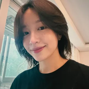 Idol-Turned-Actress Faces Mixed Reactions Over Potential K-Drama Comeback and Controversial Fiancé - image 5