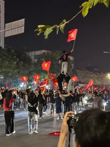 Breathtaking Moments from the Street Celebrations for the Championship - image 6