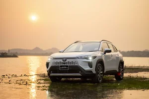 Toyota Corolla Cross GR Sport 2025 Debuts with Sporty Upgrades - image 11