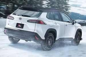 Toyota Corolla Cross GR Sport 2025 Debuts with Sporty Upgrades - image 3