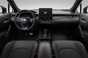 Toyota Corolla Cross GR Sport 2025 Debuts with Sporty Upgrades - image 8