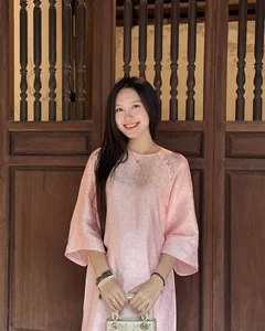 Mỹ Nhân Việt Chuộng Áo Dài Dáng Suông Ngày Tết - image 6