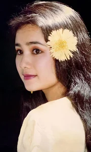 The Timeless Beauty of People's Artist Thu Hà: From 'Calendar Queen' to Modern Icon - image 10