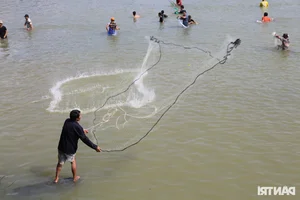 Giant Fish Caught as Southern Vietnam's Largest Hydropower Dam Closes - image 8