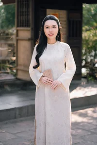 MC Hanh Phuc Shares Heartwarming Lunar New Year Moments with His Family - image 6