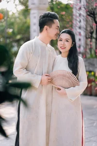MC Hanh Phuc Shares Heartwarming Lunar New Year Moments with His Family - image 9