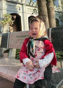 Hilarious Behind the Scenes Struggles of Gen Z Taking Tet Ao Dai Photos - image 0