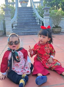 Hilarious Behind the Scenes Struggles of Gen Z Taking Tet Ao Dai Photos - image 6