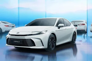 2026 Toyota Camry Hybrid: New Affordable Trim for Budget-Conscious Drivers - image 13