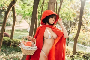 Modern Fairy Tale: A Creative Little Red Riding Hood Cosplay - image 14