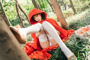 Modern Fairy Tale: A Creative Little Red Riding Hood Cosplay - image 13