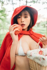 Modern Fairy Tale: A Creative Little Red Riding Hood Cosplay - image 4