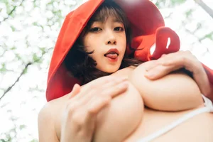 Modern Fairy Tale: A Creative Little Red Riding Hood Cosplay - image 25