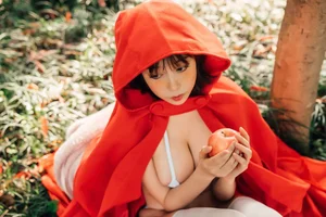 Modern Fairy Tale: A Creative Little Red Riding Hood Cosplay - image 2