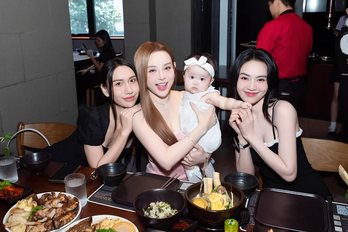 Hottest Korean-Vietnamese Mixed Twins in Vbiz 2024
