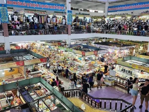 Follow My Tam to Explore the Best Food Markets in Da Nang - image 5