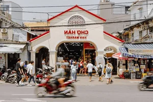 Follow My Tam to Explore the Best Food Markets in Da Nang - image 4