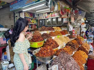 Follow My Tam to Explore the Best Food Markets in Da Nang - image 1