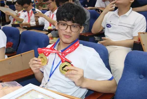 Four Outstanding Valedictorians Win Double First Prizes at National Student Mathematics Olympiad - image 1
