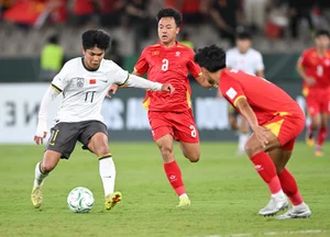 Vietnam U23 Appeals Red Card Controversy: Chinese Media Reports and Coach Kim Sang-sik’s Shocked Reaction - image 0