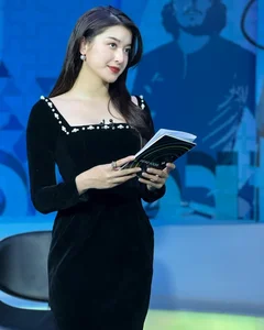 Runner-Up Huyen My: Elegant and Luxurious Photo Collection - image 1