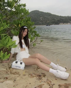 Cao Bang's 'Teacher Beauty Queen' Showcases Billion-VND Shoe Collection - image 5