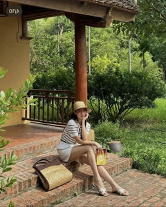 Cao Bang's 'Teacher Beauty Queen' Showcases Billion-VND Shoe Collection - image 4